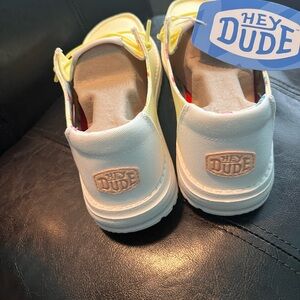 Hey Dude Women Size 8 Sweethearts Yellow and White Shoes